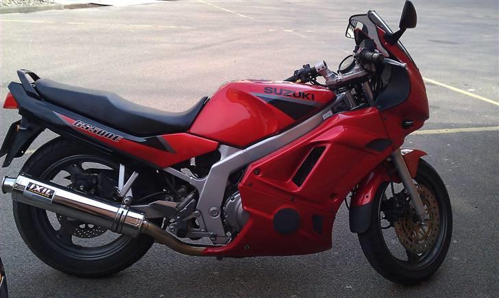 Suzuki GS 500 E SOLGT - Set fra siden. Klistermærker på kåben, har jeg selv påsat - da mønstret matcher mønstret på blinkerne, som jeg også har udskiftet billede 1