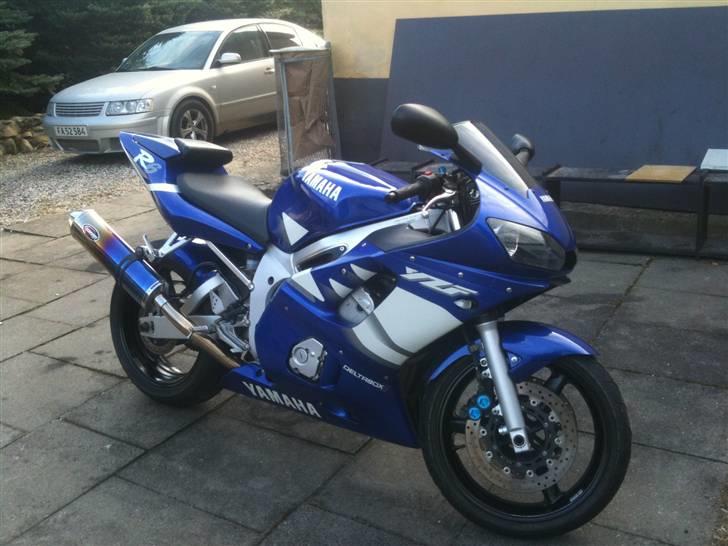 Yamaha R6 billede 2