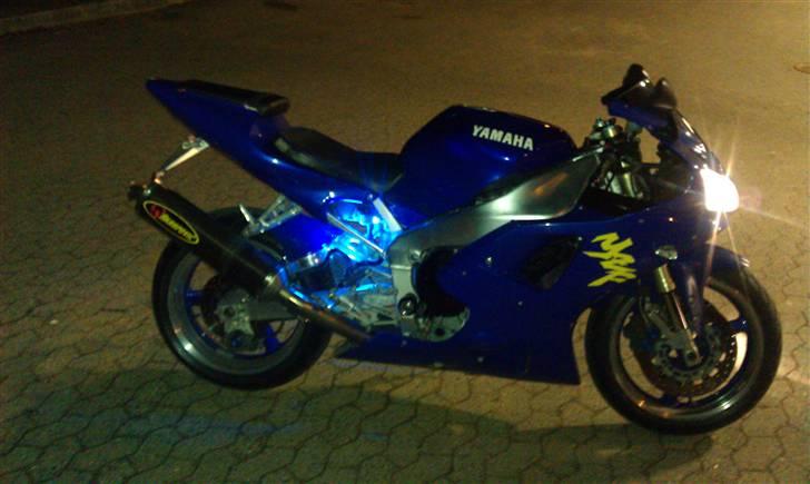 Yamaha R1 billede 8