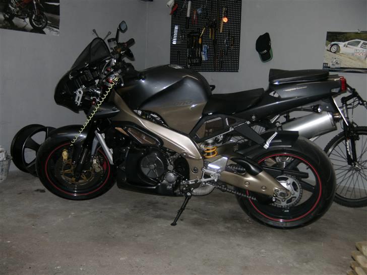 Aprilia RSV 1000 TUONO - nyt billede billede 2