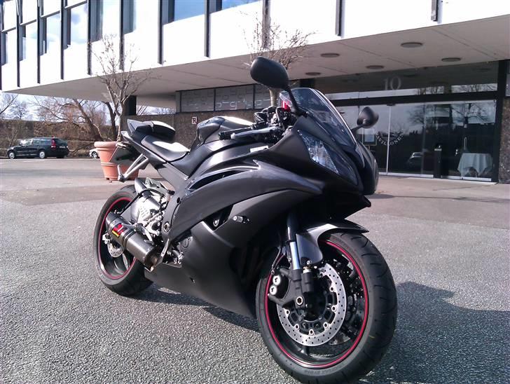 Yamaha R6 billede 2