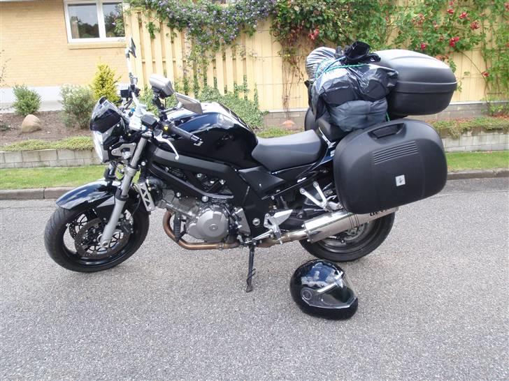 Suzuki SV 1000 N - Så er vi klar til træf. billede 1