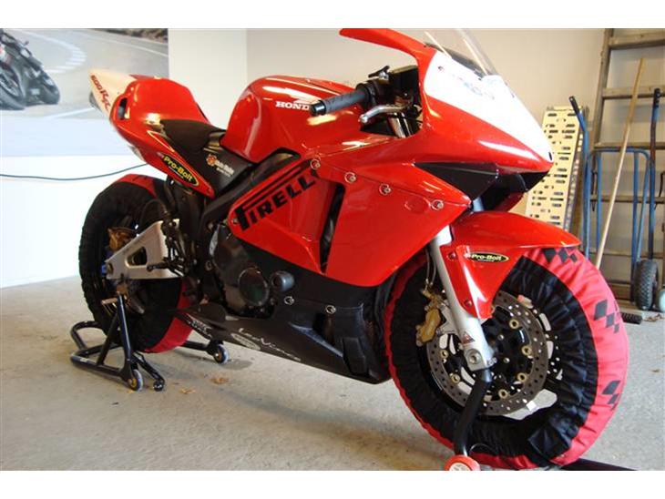 {{currentPhoto.altText}} billede {{currentPhoto.number}}