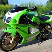 Kawasaki ZX7R 