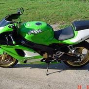 Kawasaki ZX7R 