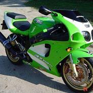 Kawasaki ZX7R 