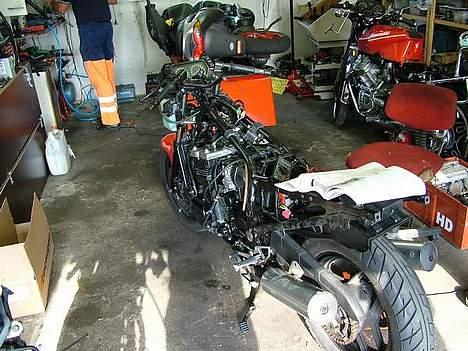 Kawasaki GPX 600R Solgt - Så er der skiftet motor.. :-) billede 2