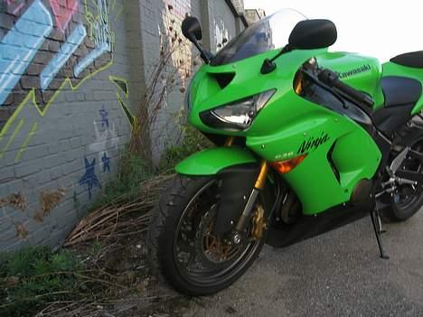 Kawasaki ZXR636 - det var sq da heldigt den nåede at stoppe inden muren billede 17