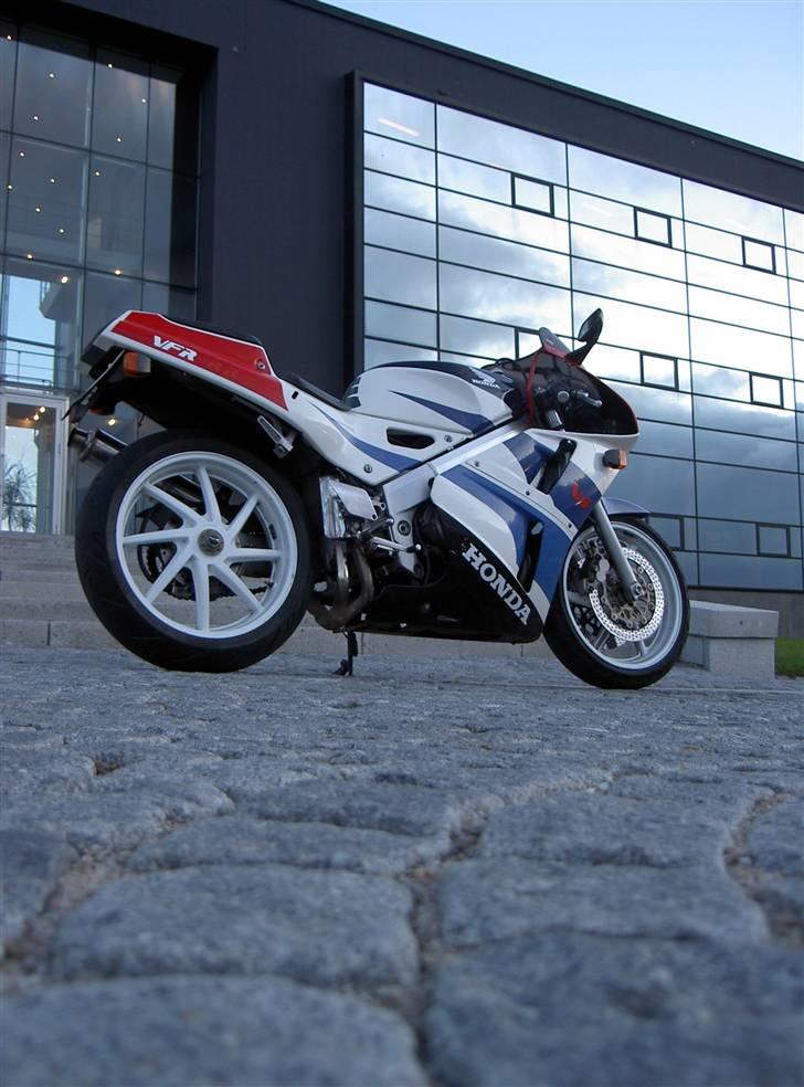 Honda VFR 400RR NC30 " SOLGT" - endnu et action billede!!! billede 9