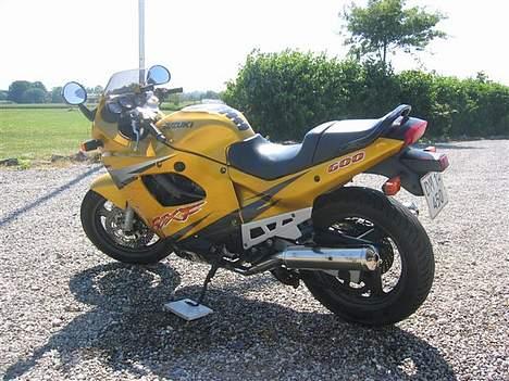 Suzuki GSX 600 F SOLGT - Så smuk er hun når hun er samlet :-) billede 1