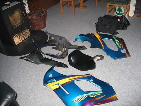 Suzuki Gsx 600 f "SOLGT" - Ind foran brændeoven så det kan tørre helt. billede 3