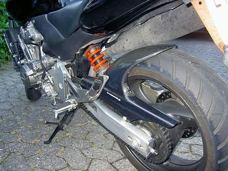 Honda Hornet 600 - carbon hugger  :) billede 3