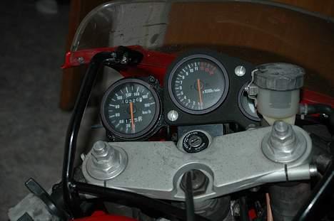 Suzuki RGV [SOLGT] - Cockpit 10326km  billede 4