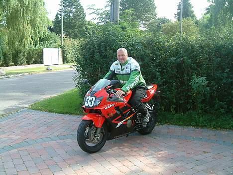 Kawasaki ZX-9R  - Hjem fra Knutstorp anden gang. Rigtig jakke men en alt for lille og forkert mc.  billede 7