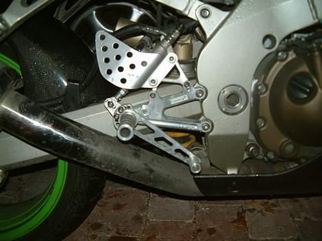 Kawasaki ZX-9R  - Tilbage rykkersæt da mine stølve snuder snart er væk. billede 9