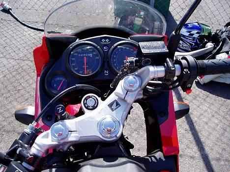 Honda CBR 125 r *solgt* - Ja!, jeg har ikke kørt så meget endnu, men det kommer nok.  billede 11