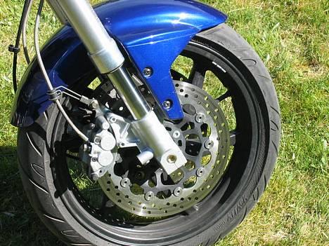 Hyosung GT650 Comet - Upside down forgaffel og armerede bremseslanger billede 8