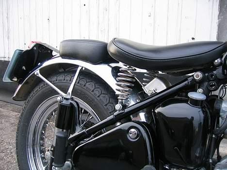 BSA Golden Flash A10. (SOLGT) - Værktøjskassen og olie-beholder.... billede 16