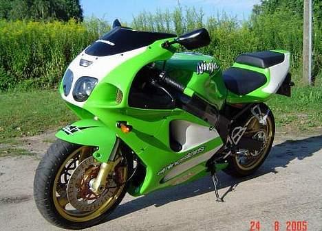 Kawasaki ZX7R  billede 2