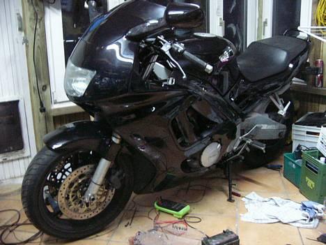 Honda CBR 600 F3 SOLGT - Den er blevet super nice :-)...........en rigtig GIRL POWER BIKE :-) billede 2