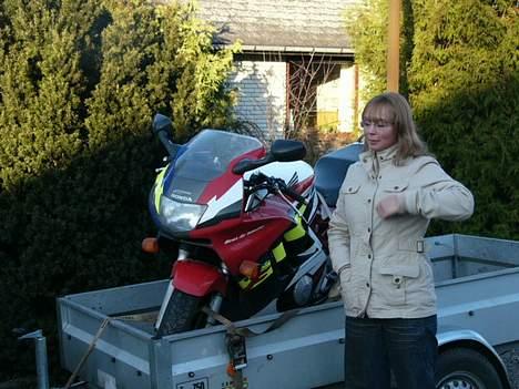 Honda CBR 600 F3 SOLGT - Ja, snøft....nu skal den i vinterhi :-( billede 4