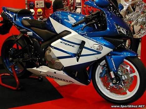 Yamaha FZR - Ide til lak af min nye CBR 600 RR billede 8