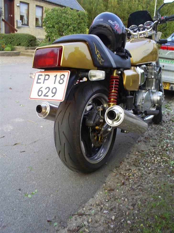 Suzuki GS1000 - Nu med 180/55x17 bagdæk på en 5,5" fælg fra en GSX-R 1100.... billede 6