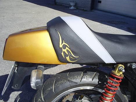 Suzuki GS1000 - Special syet sædebetræk med tribal mønster og en grå stribe... billede 9