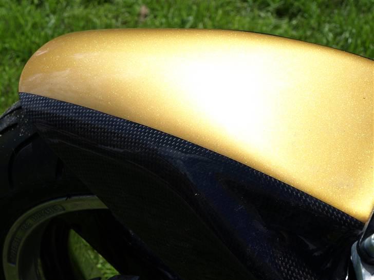Suzuki GS1000 - Guldfarvet med grøn effektlak.....kameraet kan desværre ikke gengive den lækre effekt som den har i solen.... billede 11