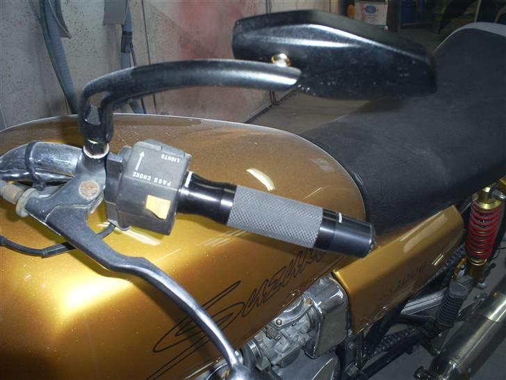 Suzuki GS1000 - Rizoma håndtag og styrender, samt "designer spejle" billede 13