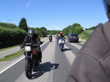 Kawasaki Z 750 R - På køretur med rødderne billede 3