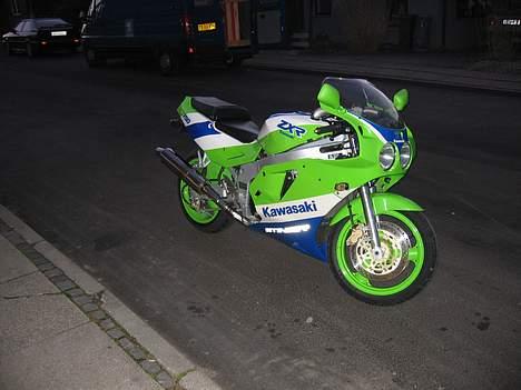 Kawasaki zxr 750 H2 - dec 06  cyklen er lige ankommet til DK billede 1