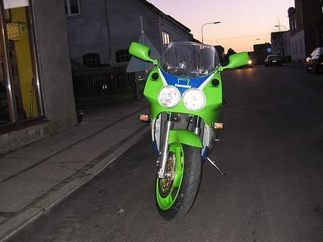 Kawasaki zxr 750 H2 - dec 06 cyklen er lige ankommet til DK billede 2