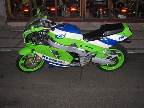 Kawasaki zxr 750 H2 - dec 06 cyklen er lige ankommet til DK  billede 3