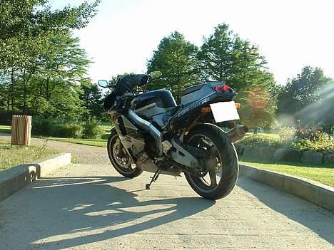 Honda CBR 400 RR (Solgt) billede 14