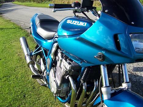 Suzuki GSF 600 Bandit SOLGT - En solrig dag, ja så skinder Banditen :-) billede 1