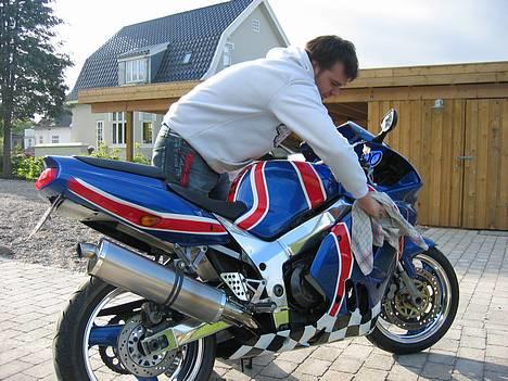 {{currentPhoto.altText}} billede {{currentPhoto.number}}