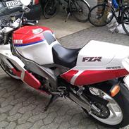 Yamaha FZR 1000