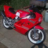 Suzuki GSXR 400 R