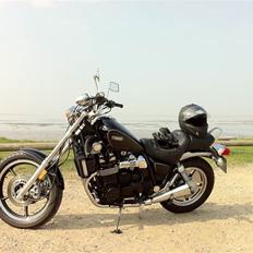 Yamaha XJ 700 Maxim X