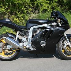 Suzuki GSXR 400 GK76A "solgt"