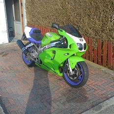 Kawasaki ZX7R"Solgt"