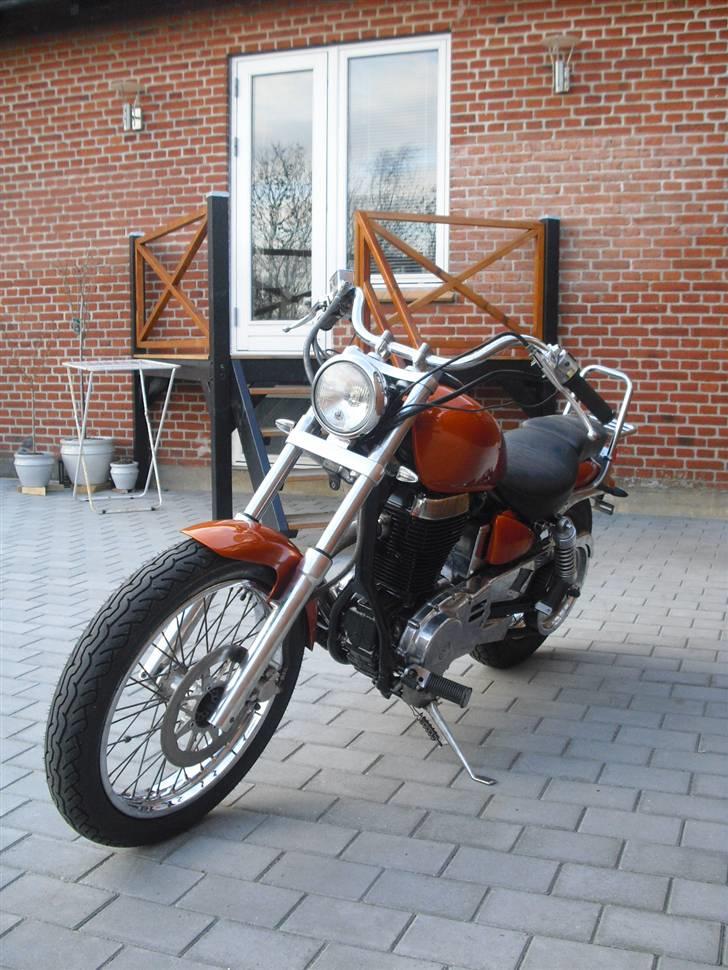 Suzuki LS 650 Savage - Mini blinkere med klart glas monteret istedet for de orginale, som jeg syntes er alt for store og kluntede at kigge på. billede 4