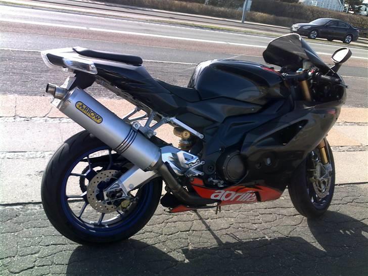 Aprilia RSV 1000 R FACTORY - SOLGT billede 1