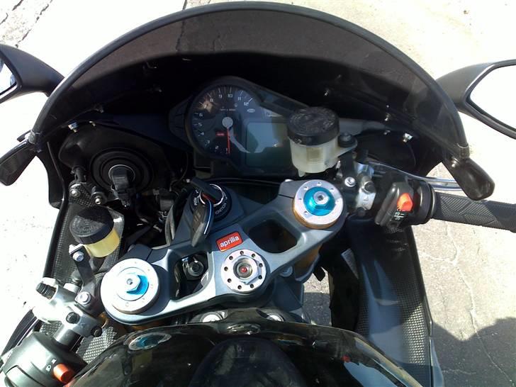 Aprilia RSV 1000 R FACTORY - SOLGT billede 5