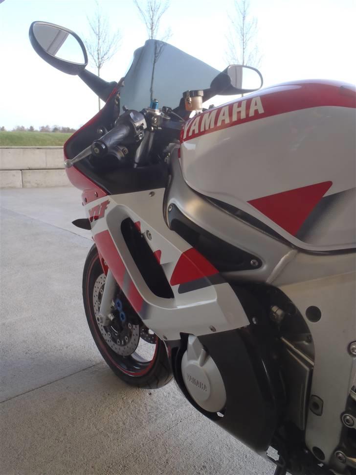 Yamaha R6 billede 11