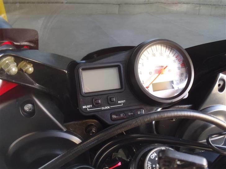 Yamaha R6 billede 13