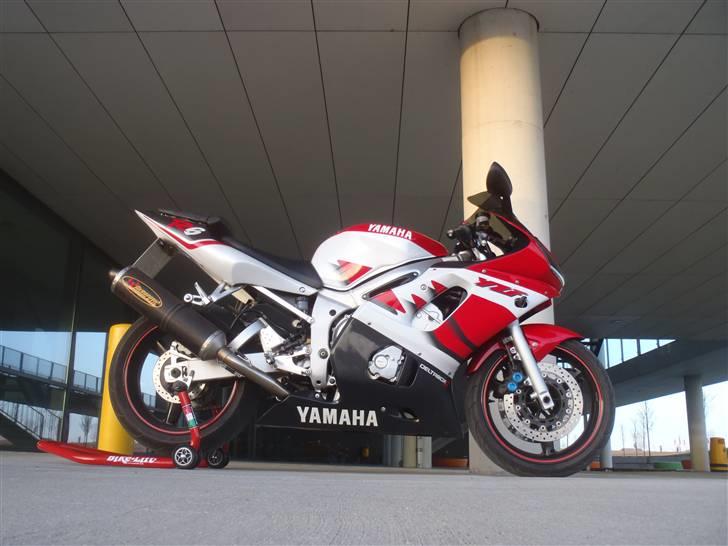 Yamaha R6 billede 14