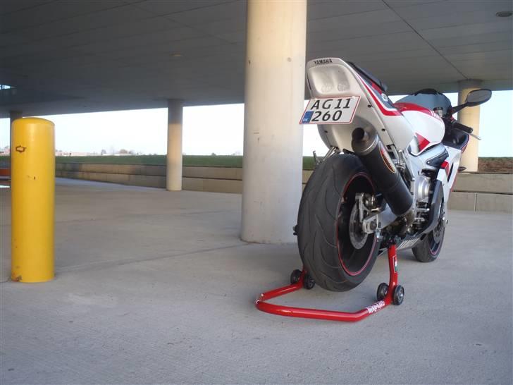 Yamaha R6 billede 15