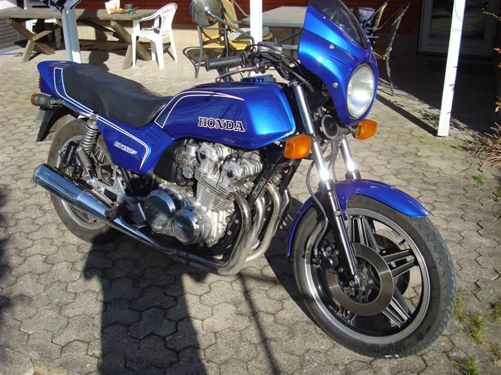 Honda cb750f - Nu blev Hondaen endelig malet færdig. billede 1